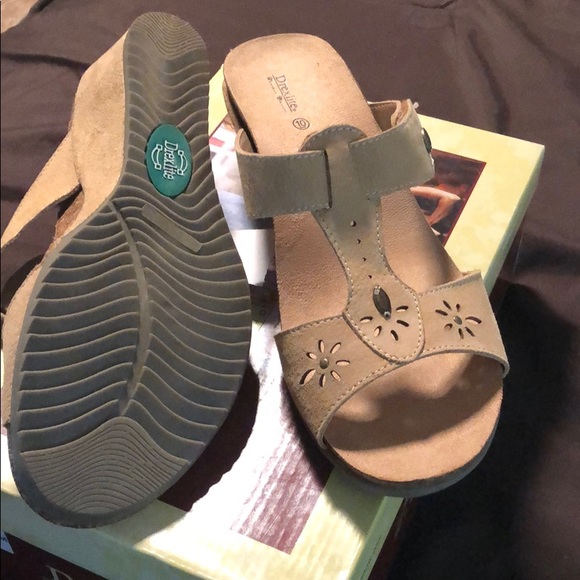 Sandals - Picture 2 of 3